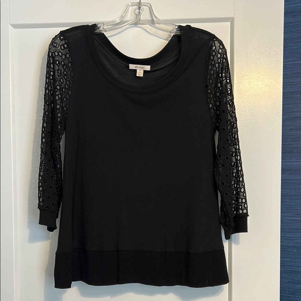 Ella Moss, black scoop neck shirt wi/ ¾ sleeves with open circle design. Medium.